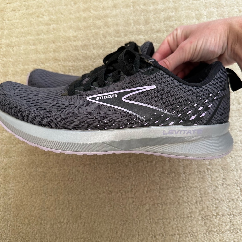 Brooks levitate shoes